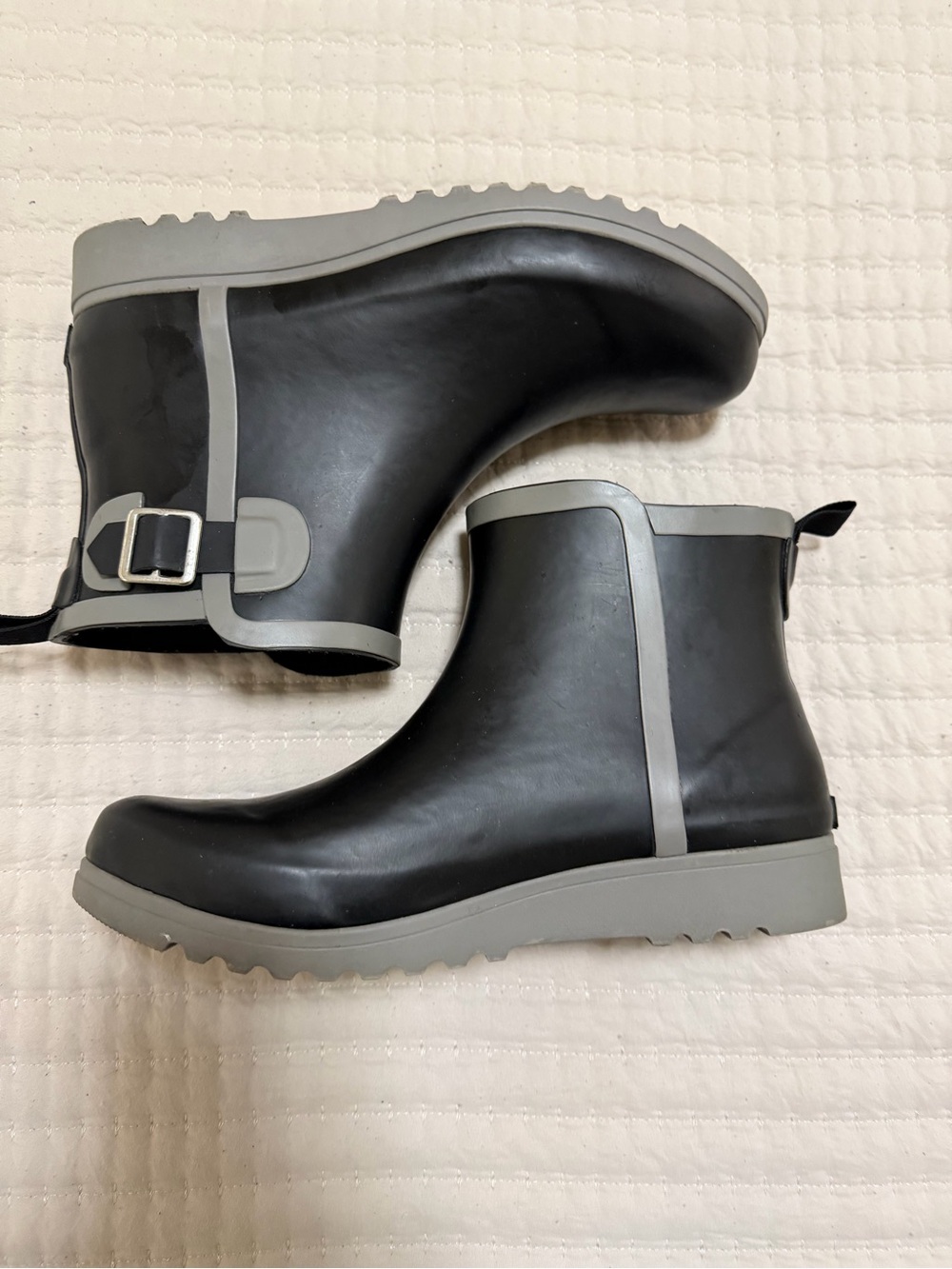 chooka Black and Gray Short Rain Boots with Buckle